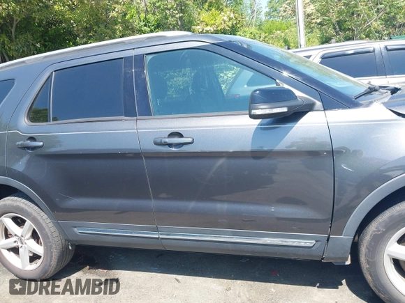 2017 Ford Explorer XLT z VIN 1FM5K8DH2HGD94422, wystawiony jako IAAI lot #42061496 z przebiegiem 104 808 mil mil oraz . Historia ofert i sprzedaży dostępna na DreamBid. Obrazek 13.