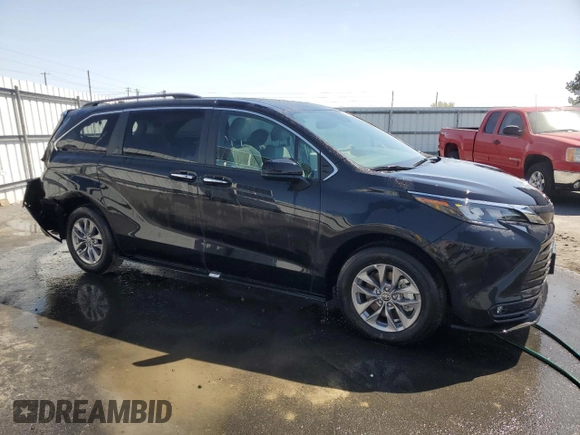 2025 Toyota Sienna XLE with VIN 5TDYRKEC3SS242899, listed as a Copart auction lot 54617665 with 1,830 mi miles and Clean Title. Bid and sale history available at DreamBid. Image 4.