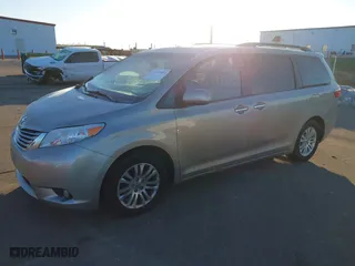 2016 Toyota Sienna XLE with VIN 5TDYK3DC8GS713481, listed as a IAAI auction lot 41239824 with 176,935 mi miles. Bid and sale history available at carsss.com. Image 18.