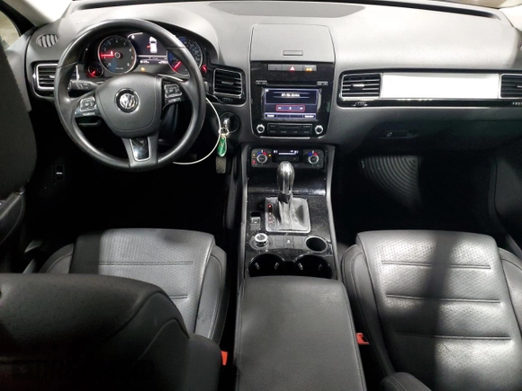 2014 Volkswagen Touareg Lux z VIN WVGEF9BP4ED006236, wystawiony jako Copart lot #47394505 z przebiegiem 85 179 mil mil oraz Szkoda całkowita • Salvage title. Historia ofert i sprzedaży dostępna na DreamBid. Obrazek 8.