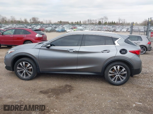2017 Infiniti QX30 Premium z VIN SJKCH5CR2HA022260, wystawiony jako IAAI lot #42067553 z przebiegiem 85 301 mil mil oraz . Historia ofert i sprzedaży dostępna na DreamBid. Obrazek 14.