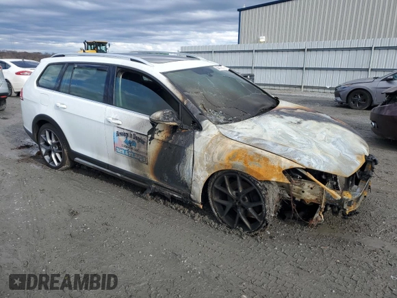2018 Volkswagen Golf S z VIN 3VWH17AU1JM757852, wystawiony jako Copart lot #84417814 z przebiegiem Nie podano mil oraz Szkoda całkowita • Salvage title. Historia ofert i sprzedaży dostępna na DreamBid. Obrazek 4.