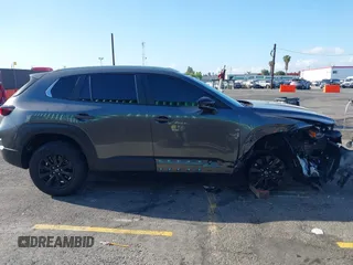 2025 Mazda CX-50 S Premium z VIN 7MMVABDMXSN330164, wystawiony jako IAAI lot #42257895 z przebiegiem Nie podano mil oraz . Historia ofert i sprzedaży dostępna na DreamBid. Obrazek 12.
