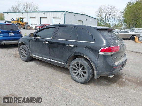 2011 Lincoln MKX z VIN 2LMDJ8JKXBBJ25280, wystawiony jako IAAI lot #42108397 z przebiegiem 156 209 mil mil oraz . Historia ofert i sprzedaży dostępna na DreamBid. Obrazek 3.