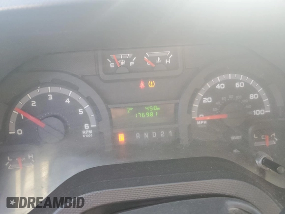 2014 Ford Econoline Passenger XL z VIN 1FBNE3BL8EDB20505, wystawiony jako Copart lot #86013044 z przebiegiem 176 981 mil mil oraz Tytuł czysty. Historia ofert i sprzedaży dostępna na DreamBid. Obrazek 9.