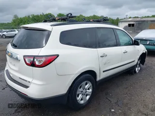 2015 Chevrolet Traverse LS z VIN 1GNKVFED4FJ197970, wystawiony jako IAAI lot #42020771 z przebiegiem 128 876 mil mil oraz . Historia ofert i sprzedaży dostępna na DreamBid. Obrazek 4.