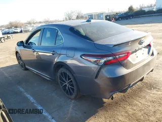 2022 Toyota Camry SE with VIN 4T1G11AK7NU066042, listed as a IAAI auction lot 41315179 with 31,288 mi miles. Bid and sale history available at carsss.com. Image 3.
