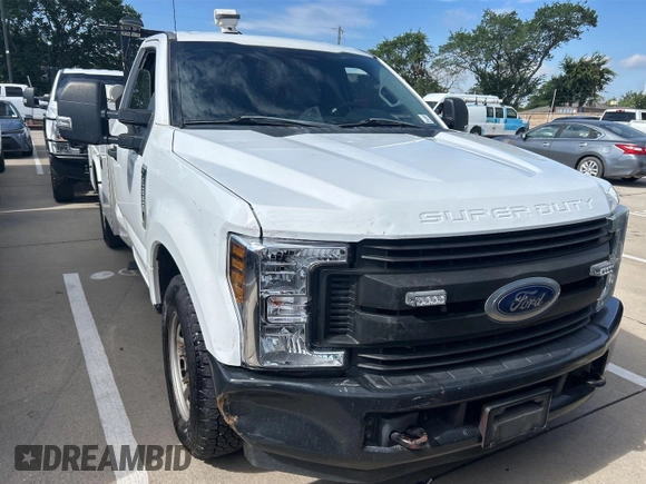 2019 Ford F-250 XL with VIN 1FDBF2A62KEE59702, listed as a IAAI auction lot 42767178 with 120,172 mi miles and . Bid and sale history available at DreamBid. Image 4.