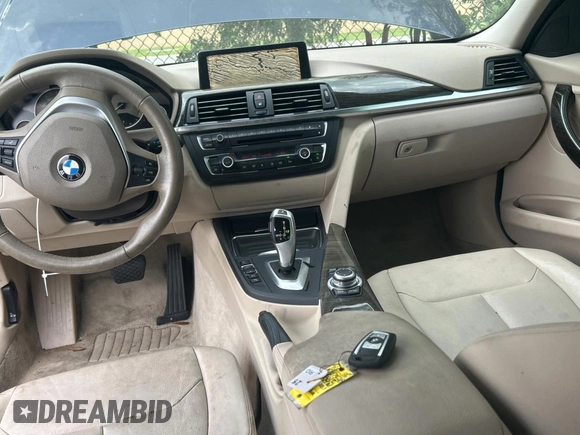 2012 BMW 3 Series 328i z VIN WBA3A5C5XCF347638, wystawiony jako Copart lot #59191275 z przebiegiem 90 830 mil mil oraz Czysty tytuł • Clean title. Historia ofert i sprzedaży dostępna na DreamBid. Obrazek 9.