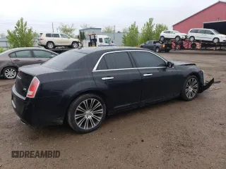 2012 Chrysler 300 S z VIN 2C3CCABG0CH306995, wystawiony jako Copart lot #58811675 z przebiegiem 127 498 mil mil oraz Szkoda całkowita • Salvage title. Historia ofert i sprzedaży dostępna na DreamBid. Obrazek 3.