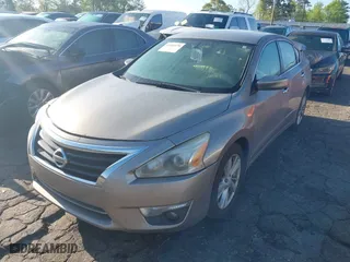 2015 Nissan Altima 2.5 with VIN 1N4AL3AP9FC115766, listed as a IAAI auction lot 41961170 with 154,820 mi miles. Bid and sale history available at carsss.com. Image 2.