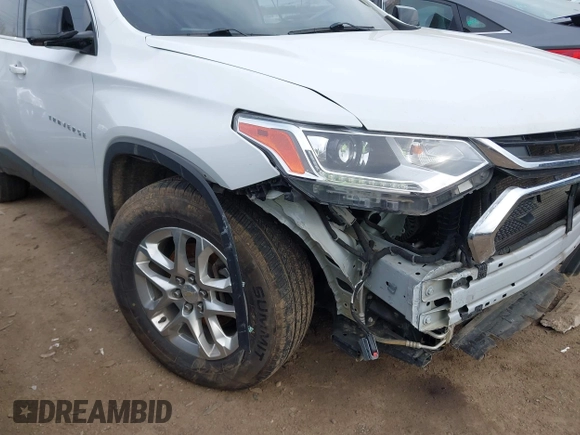 2020 Chevrolet Traverse LS z VIN 1GNERFKW7LJ258845, wystawiony jako IAAI lot #42013350 z przebiegiem 106 649 mil mil oraz . Historia ofert i sprzedaży dostępna na DreamBid. Obrazek 6.