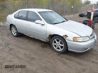 2000 Nissan Altima XE with VIN 1N4DL01D6YC185410, listed as a IAAI auction lot 42099220 with 191,402 mi miles and . Bid and sale history available at carsss.com. Image 1.