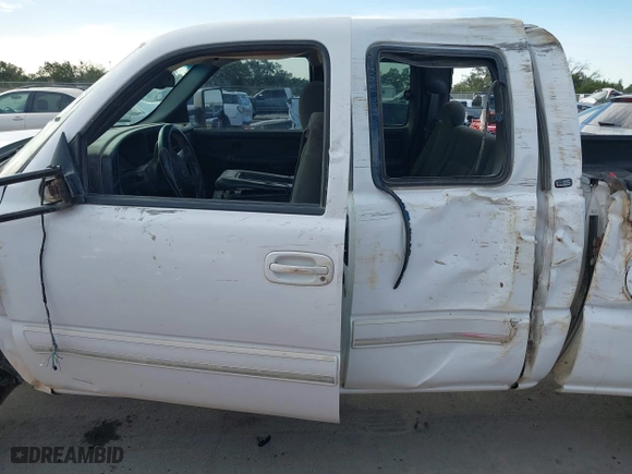2003 Chevrolet Silverado 1500 LT with VIN 1GCEK19T43E337975, listed as a IAAI auction lot 41728590 with 237,476 mi miles. Bid and sale history available at carsss.com. Image 15.