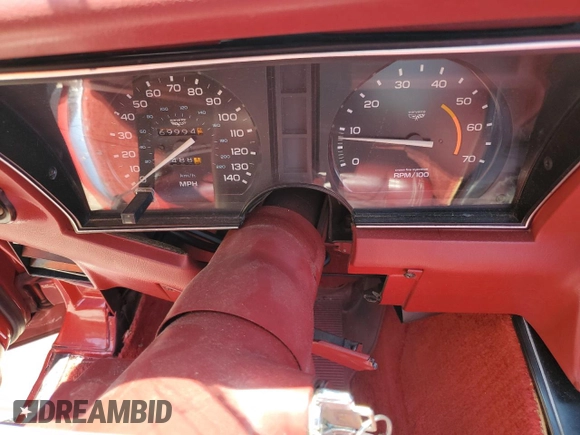 1982 Chevrolet Corvette z VIN 1G1AY8784C5122853, wystawiony jako Copart lot #58346605 z przebiegiem 69 994 mil mil oraz Szkoda całkowita • Salvage title. Historia ofert i sprzedaży dostępna na DreamBid. Obrazek 9.