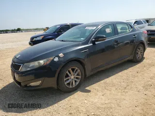 2012 Kia Optima LX z VIN 5XXGM4A71CG049748, wystawiony jako Copart lot #55355305 z przebiegiem 180 879 mil mil oraz Szkoda całkowita • Salvage title. Historia ofert i sprzedaży dostępna na DreamBid. Obrazek 1.