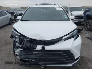 2024 Toyota Sienna LE with VIN 5TDBRKEC8RS224544, listed as a IAAI auction lot 41006017 with 958 mi miles. Bid and sale history available at carsss.com. Image 12.