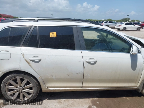2014 Volkswagen Jetta TDI w/Sunroof with VIN 3VWPL7AJ2EM621151, listed as a IAAI auction lot 42543548 with 167,276 mi miles and . Bid and sale history available at DreamBid. Image 13.