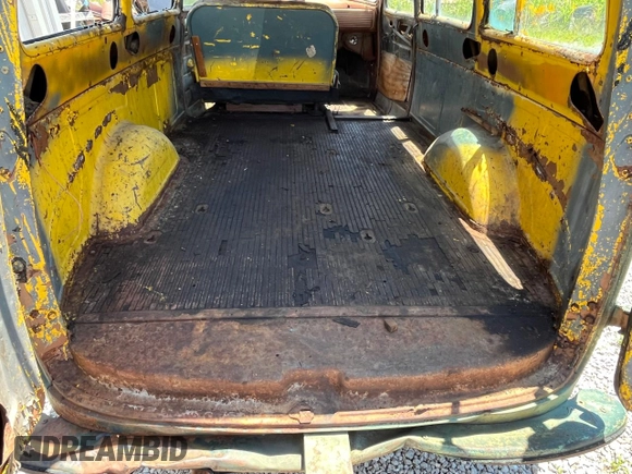 1953 Chevrolet Suburban z VIN H53K032117, wystawiony jako Copart lot #45568985 z przebiegiem Nie podano mil oraz Czysty tytuł • Clean title. Historia ofert i sprzedaży dostępna na DreamBid. Obrazek 6.