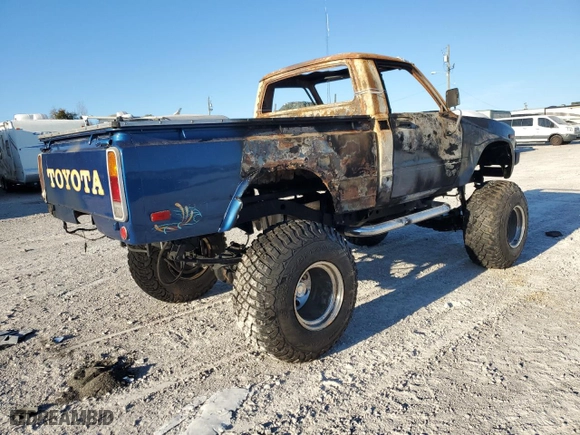 1982 Toyota Pickup with VIN JT4RN38S4C0050730, listed as a Copart auction lot 77666334 with NaN miles and Salvage Title. Bid and sale history available at carsss.com. Image 3.