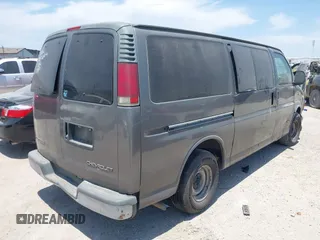 2000 Chevrolet City Express Cargo z VIN 1GNFG15R2Y1107664, wystawiony jako IAAI lot #42294843 z przebiegiem 110 426 mil mil oraz . Historia ofert i sprzedaży dostępna na DreamBid. Obrazek 4.