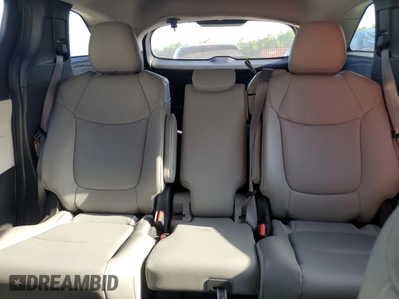 2025 Toyota Sienna XLE with VIN 5TDYRKEC8SS226844, listed as a Copart auction lot 52680175 with 2,600 mi miles and Salvage Title. Bid and sale history available at carsss.com. Image 10.