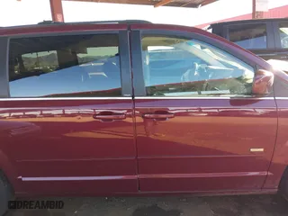 2008 Chrysler Town & Country Touring with VIN 2A8HR54P48R786571, listed as a IAAI auction lot 41871738 with 142,235 mi miles. Bid and sale history available at carsss.com. Image 14.