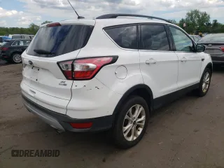2018 Ford Escape SE z VIN 1FMCU9GDXJUA71940, wystawiony jako Copart lot #55891775 z przebiegiem 117 298 mil mil oraz Tytuł czysty. Historia ofert i sprzedaży dostępna na DreamBid. Obrazek 3.