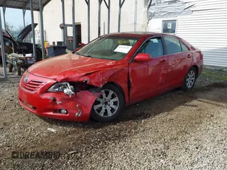 2008 Toyota Camry LE z VIN 4T1BK46KX8U054702, wystawiony jako IAAI lot #42116221 z przebiegiem 137 644 mil mil oraz . Historia ofert i sprzedaży dostępna na DreamBid. Obrazek 2.