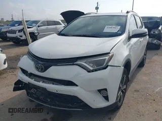 2018 Toyota RAV4 XLE z VIN 2T3WFREV2JW501356, wystawiony jako IAAI lot #42087027 z przebiegiem 32 117 mil mil oraz . Historia ofert i sprzedaży dostępna na DreamBid. Obrazek 2.