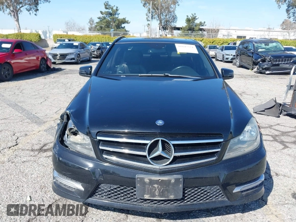 2014 Mercedes-Benz C 250 Sport z VIN WDDGF4HB5EG219437, wystawiony jako IAAI lot #41847571 z przebiegiem 104 981 mil mil oraz . Historia ofert i sprzedaży dostępna na DreamBid. Obrazek 12.