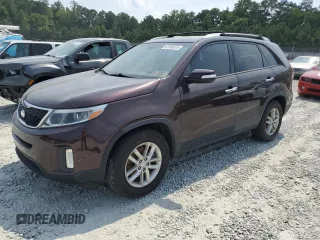 2015 Kia Sorento LX z VIN 5XYKTDA6XFG564185, wystawiony jako Copart lot #62695875 z przebiegiem 119 509 mil mil oraz Czysty tytuł • Clean title. Historia ofert i sprzedaży dostępna na DreamBid. Obrazek 1.