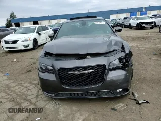 2018 Chrysler 300 S z VIN 2C3CCAGG9JH223216, wystawiony jako Copart lot #45919034 z przebiegiem 70 801 mil mil oraz Szkoda całkowita • Salvage title. Historia ofert i sprzedaży dostępna na DreamBid. Obrazek 12.