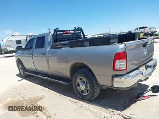 2022 Ram 2500 Tradesman z VIN 3C6UR5HJ7NG387674, wystawiony jako IAAI lot #42189557 z przebiegiem 125 045 mil mil oraz . Historia ofert i sprzedaży dostępna na DreamBid. Obrazek 14.