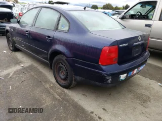 2000 Volkswagen Passat with VIN WVWMA23B9YP355680, listed as a Copart auction lot 45560034 with 82,100 mi miles and Salvage title. Bid and sale history available at DreamBid. Image 2.