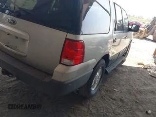 2005 Ford Expedition Special Service with VIN 1FMPU155X5LA55439, listed as a IAAI auction lot 41775319 with 103,301 mi miles. Bid and sale history available at carsss.com. Image 4.