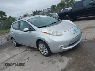 2015 Nissan LEAF SV with VIN 1N4AZ0CP2FC312093, listed as a IAAI auction lot 41658774 with 121,896 mi miles. Bid and sale history available at carsss.com. Image 1.