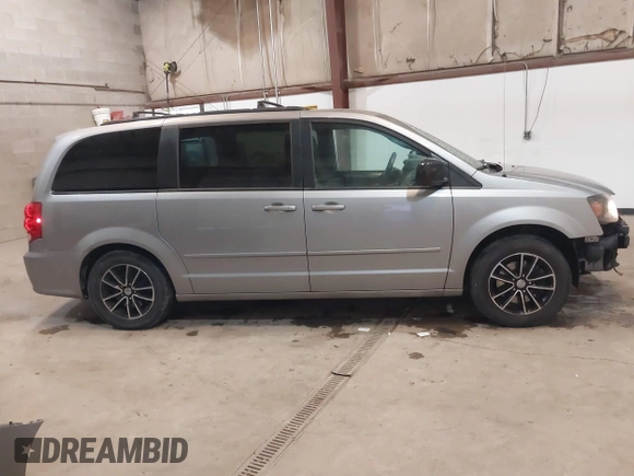 2017 Dodge Grand Caravan GT with VIN 2C4RDGEG5HR859211, listed as a IAAI auction lot 41724384 with 127,275 mi miles and . Bid and sale history available at DreamBid. Image 14.