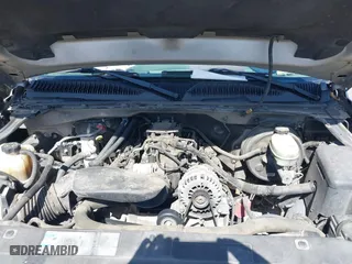 2006 Chevrolet Silverado 1500 LS with VIN 1GCEC14V06Z251694, listed as a IAAI auction lot 41703762 with 199,716 mi miles. Bid and sale history available at carsss.com. Image 10.