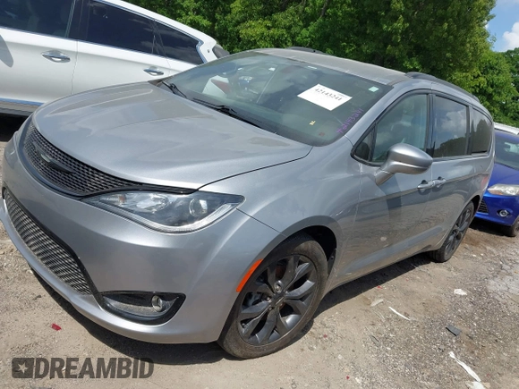2018 Chrysler Pacifica Touring L with VIN 2C4RC1BG5JR165418, listed as a IAAI auction lot 42143241 with 157,768 mi miles and . Bid and sale history available at DreamBid. Image 2.