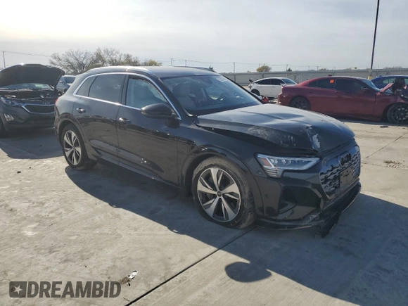 2024 Audi Q8 e-tron Premium Plus z VIN WA15AAGE2RB042305, wystawiony jako Copart lot #83397964 z przebiegiem 15 887 mil mil oraz Szkoda całkowita • Salvage title. Historia ofert i sprzedaży dostępna na DreamBid. Obrazek 4.