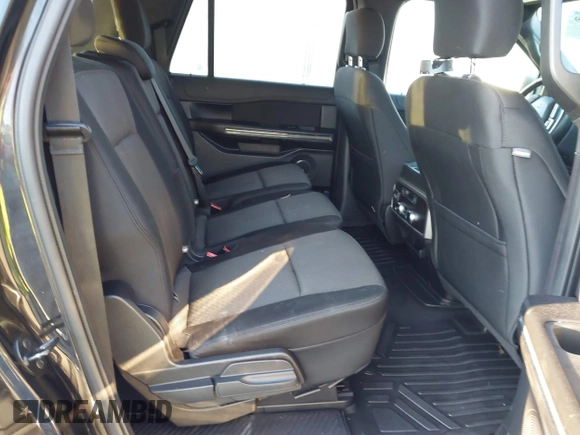 2019 Ford Expedition Max XLT z VIN 1FMJK1HT4KEA36195, wystawiony jako IAAI lot #41764739 z przebiegiem 106 543 mil mil oraz . Historia ofert i sprzedaży dostępna na DreamBid. Obrazek 8.
