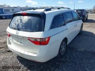 2011 Honda Odyssey EX-L with VIN 5FNRL5H69BB084277, listed as a IAAI auction lot 41986692 with 273,272 mi miles. Bid and sale history available at carsss.com. Image 4.