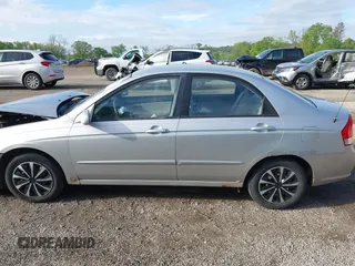 2007 Kia Spectra EX z VIN KNAFE121875390282, wystawiony jako IAAI lot #42258052 z przebiegiem 97 869 mil mil oraz . Historia ofert i sprzedaży dostępna na DreamBid. Obrazek 15.