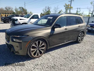 2023 BMW X7 M60i z VIN 5UX33EM07P9N92710, wystawiony jako Copart lot #81706624 z przebiegiem 14 158 mil mil oraz Nie do naprawy. Historia ofert i sprzedaży dostępna na DreamBid. Obrazek 1.