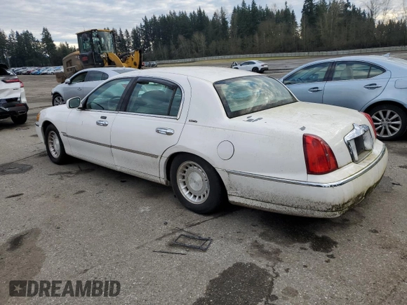 2001 Lincoln Town Car Executive with VIN 1LNHM81W91Y729914, listed as a Copart auction lot 41593085 with 144,950 mi miles and Clean title. Bid and sale history available at DreamBid. Image 2.