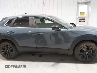2025 Mazda CX-30 S Carbon Edition z VIN 3MVDMBCM7SM783008, wystawiony jako IAAI lot #42033197 z przebiegiem 5 047 mil mil oraz . Historia ofert i sprzedaży dostępna na DreamBid. Obrazek 13.