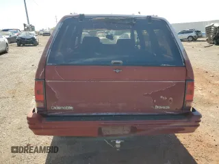 1991 Oldsmobile Bravada z VIN 1GHDT13Z0M2705443, wystawiony jako Copart lot #77072004 z przebiegiem Nie podano mil oraz Tytuł czysty. Historia ofert i sprzedaży dostępna na DreamBid. Obrazek 6.