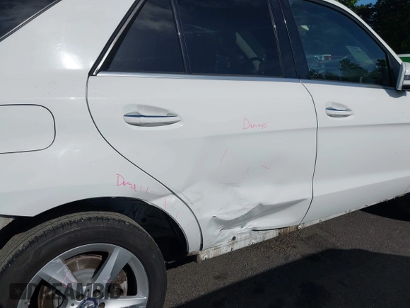 2017 Mercedes-Benz GLE 350 with VIN 4JGDA5HB4HA937128, listed as a IAAI auction lot 42383497 with 99,173 mi miles and . Bid and sale history available at DreamBid. Image 18.