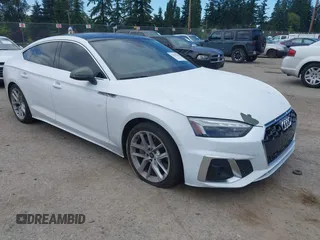 2024 Audi A5 Sportback S line Premium Plus z VIN WAUFACF56RA071445, wystawiony jako IAAI lot #42479015 z przebiegiem 29 722 mil mil oraz . Historia ofert i sprzedaży dostępna na DreamBid. Obrazek 1.
